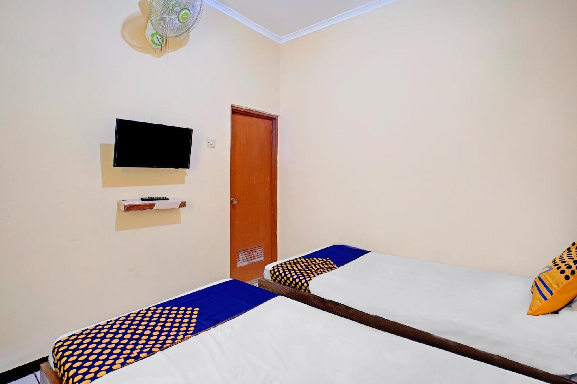 Oyo 90622 Hotel Galaksi Ponorogo Exterior foto